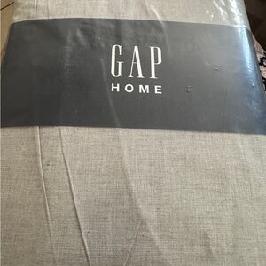 Gap curtains